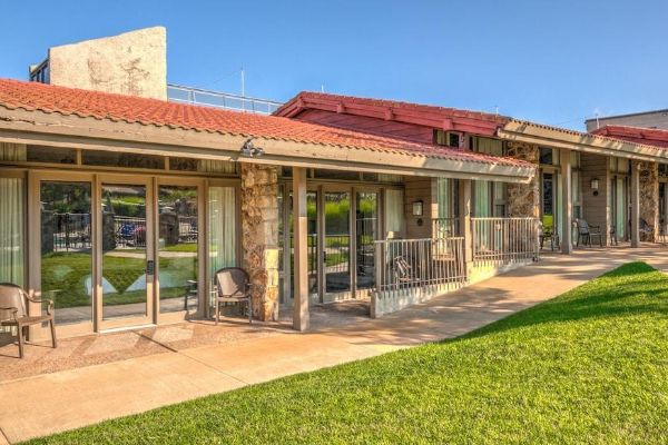 Marina & Spa Lodge Of Four Seasons Golf Resort (Village of Four Seasons)